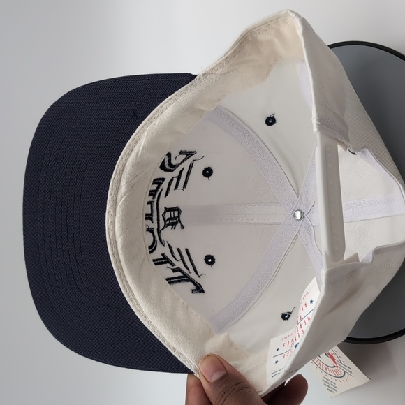 MLB| NWT Vintage MLB Detroit Tigers White Sports Cap Snap Back Blue Brim - Picture 13 of 13